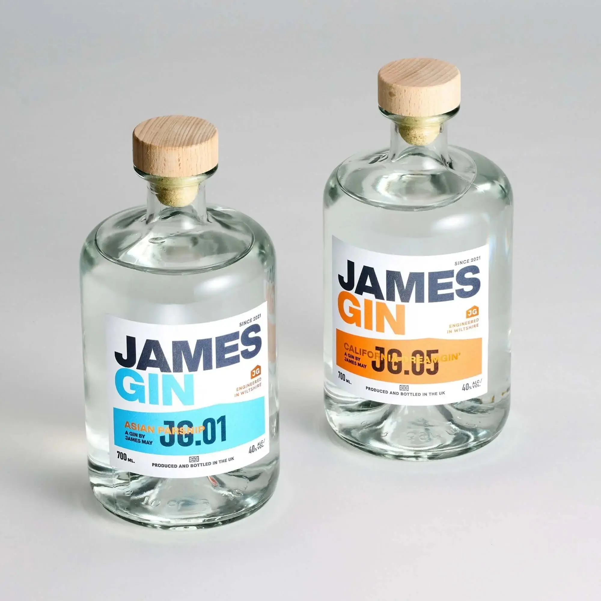 James Gin The Internationalist W/ Souvenir Gift Key Chain